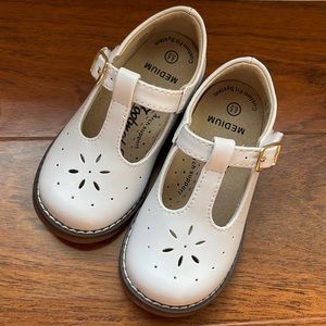 FootMates t-strap Mary Janes toddler Sz 6.5